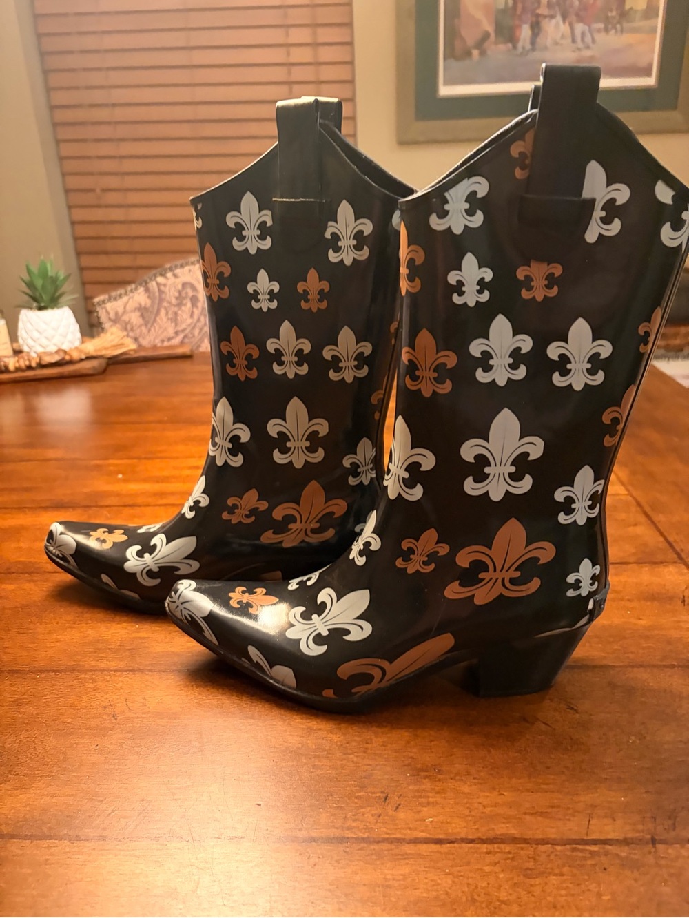 Black Fleur-de-Lis Pattern Women's Rain Boots